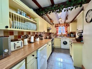Breakfast Kitchen- click for photo gallery
